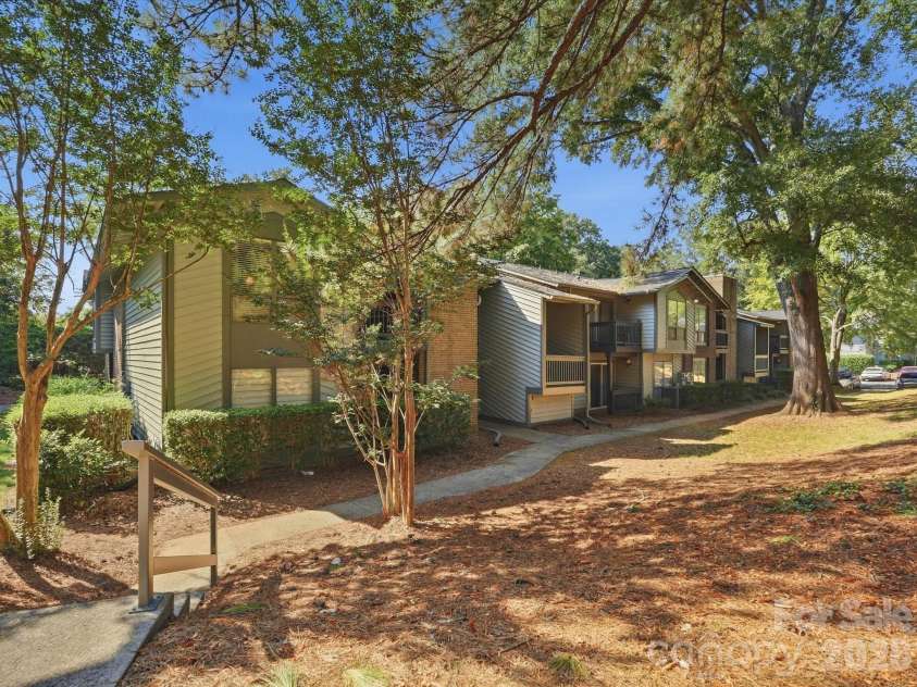 5024 Sardis Road, Charlotte, NC 28270.  MLS# CAR4428973, YatesRealty ID 31467. 
