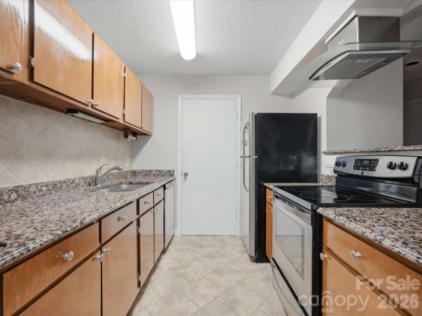 5024 Sardis Road, Charlotte, NC 28270.  MLS# CAR4428973, YatesRealty ID 31467. 