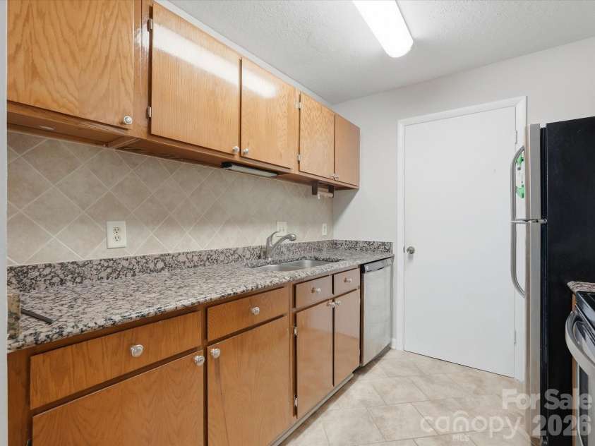 5024 Sardis Road, Charlotte, NC 28270.  MLS# CAR4428973, YatesRealty ID 31467. 