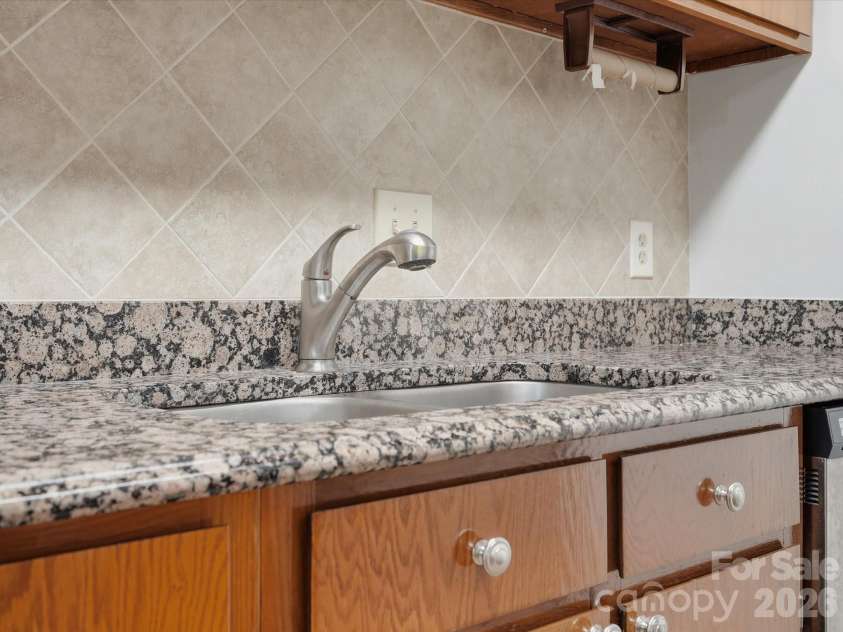 5024 Sardis Road, Charlotte, NC 28270.  MLS# CAR4428973, YatesRealty ID 31467. 