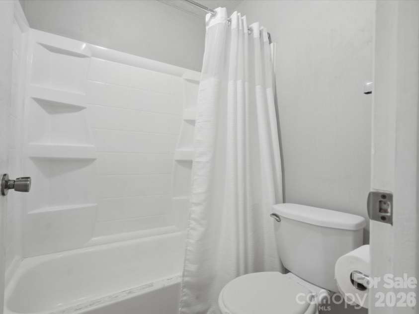 5024 Sardis Road, Charlotte, NC 28270.  MLS# CAR4428973, YatesRealty ID 31467. 