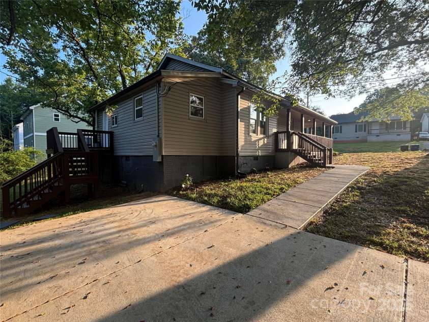 638 Old Salisbury Road, Statesville, NC 28677.  MLS# CAR4282681, YatesRealty ID 31467. 