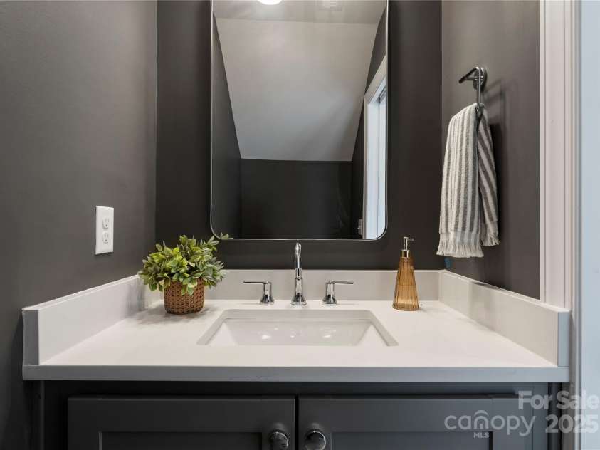 4211 Walker Road, Charlotte, NC 28211.  MLS# CAR4286850, YatesRealty ID 31469. 