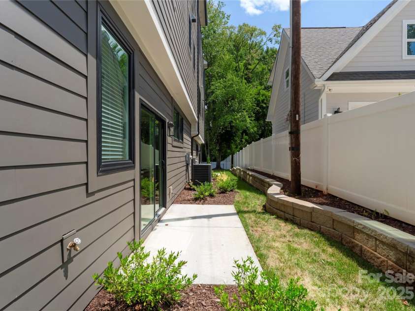 4211 Walker Road, Charlotte, NC 28211.  MLS# CAR4286850, YatesRealty ID 31469. 