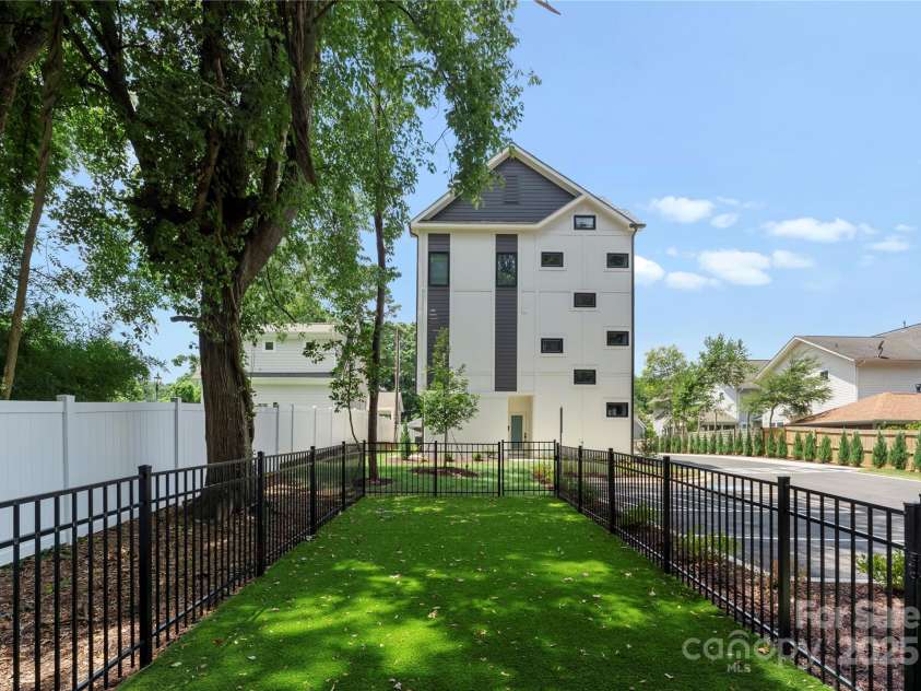 4211 Walker Road, Charlotte, NC 28211.  MLS# CAR4286850, YatesRealty ID 31469. 