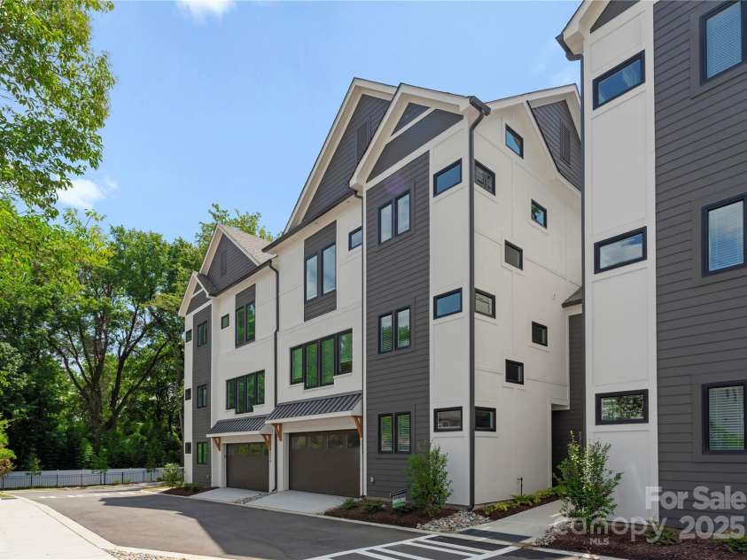 4211 Walker Road, Charlotte, NC 28211.  MLS# CAR4286850, YatesRealty ID 31469. 