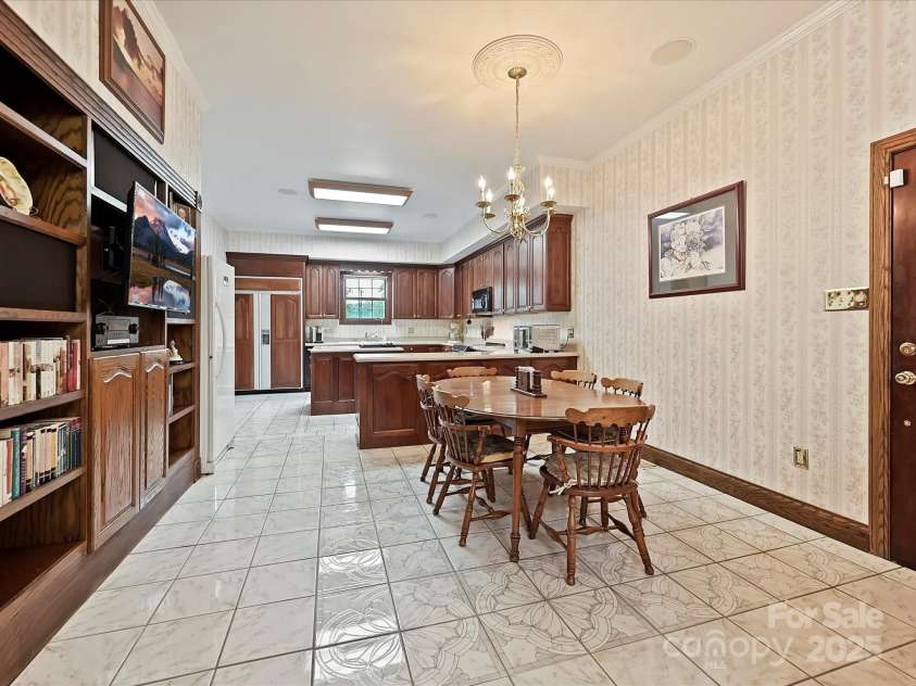 4900 Rocky River Road, Charlotte, NC 28215.  MLS# CAR4283934, YatesRealty ID 31470. Breakfast area & Kitchen from LR