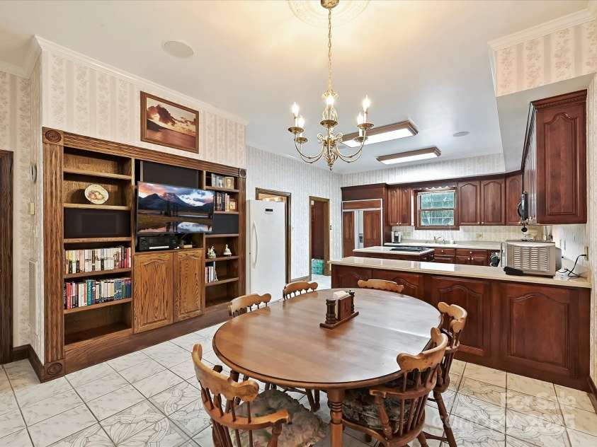 4900 Rocky River Road, Charlotte, NC 28215.  MLS# CAR4283934, YatesRealty ID 31470. Breakfast area off the Kitchen