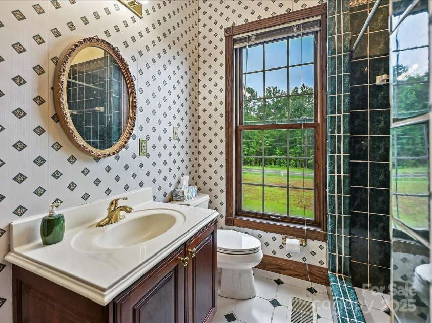 4900 Rocky River Road, Charlotte, NC 28215.  MLS# CAR4283934, YatesRealty ID 31470. Full bath is off Mud area & Kitchen