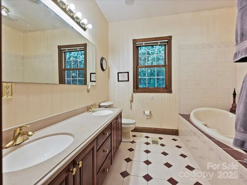 4900 Rocky River Road, Charlotte, NC 28215.  MLS# CAR4283934, YatesRealty ID 31470. Primary Bathroom has walk-in shower, dual sinks, jaucuzzi tub