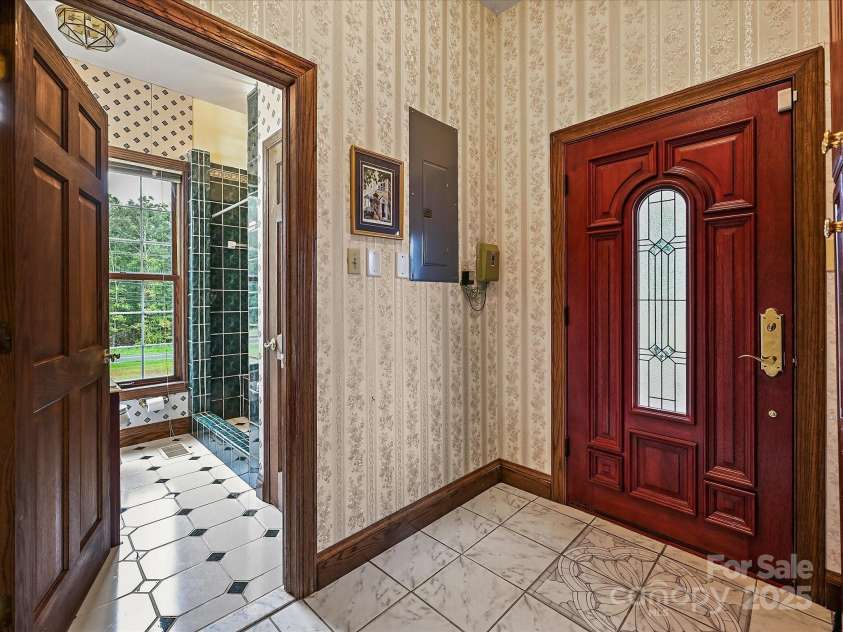 4900 Rocky River Road, Charlotte, NC 28215.  MLS# CAR4283934, YatesRealty ID 31470. Side entryway into Mud area, full bath