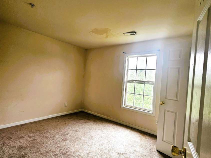 1162 Plaza Walk Drive, Charlotte, NC 28215.  MLS# CAR4289612, YatesRealty ID 31471. 