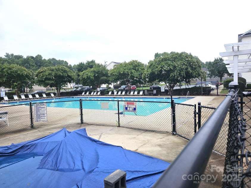 1162 Plaza Walk Drive, Charlotte, NC 28215.  MLS# CAR4289612, YatesRealty ID 31471. 