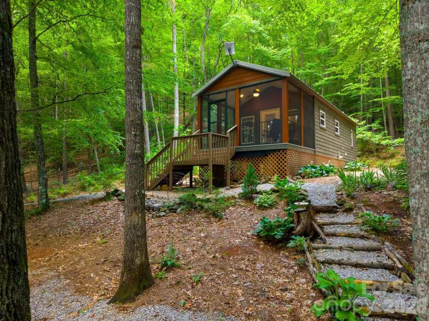 243 Jonquil Woods Road, Franklin, NC 28734.  MLS# CAR4394222, YatesRealty ID 31472. 