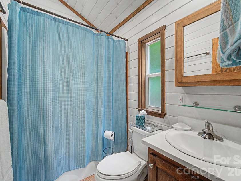 243 Jonquil Woods Road, Franklin, NC 28734.  MLS# CAR4394222, YatesRealty ID 31472. 