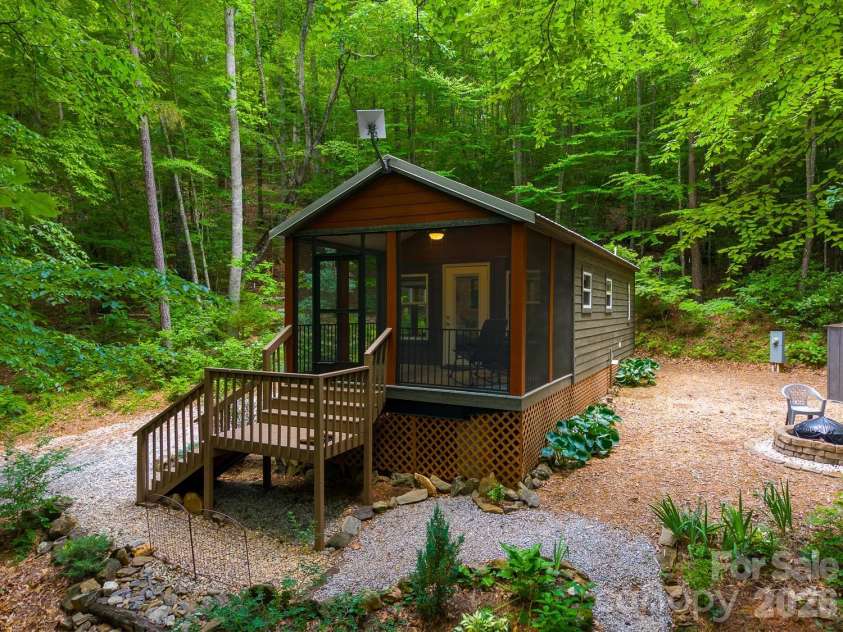 243 Jonquil Woods Road, Franklin, NC 28734.  MLS# CAR4394222, YatesRealty ID 31472. 