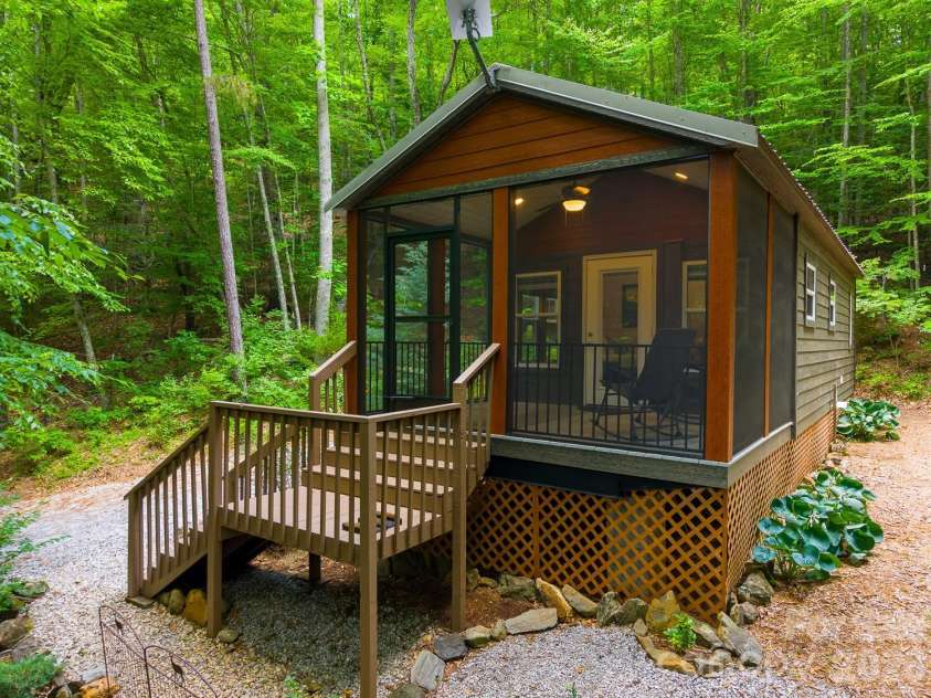 243 Jonquil Woods Road, Franklin, NC 28734.  MLS# CAR4394222, YatesRealty ID 31472. 