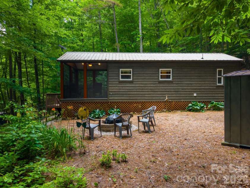 243 Jonquil Woods Road, Franklin, NC 28734.  MLS# CAR4394222, YatesRealty ID 31472. 