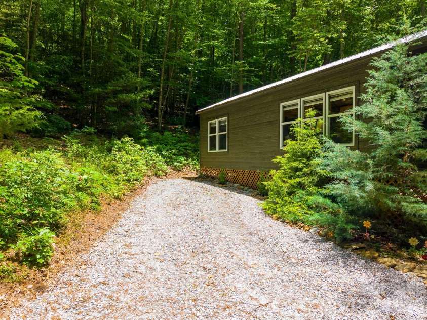 243 Jonquil Woods Road, Franklin, NC 28734.  MLS# CAR4394222, YatesRealty ID 31472. 