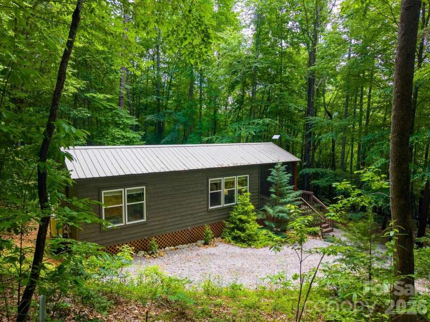 243 Jonquil Woods Road, Franklin, NC 28734.  MLS# CAR4394222, YatesRealty ID 31472. 