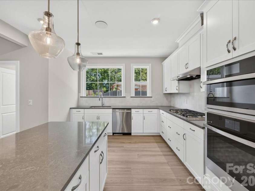 232 Old Town Village Road, Waxhaw, NC 28173.  MLS# CAR4394236, YatesRealty ID 31473. Light filled gourmet kitchen