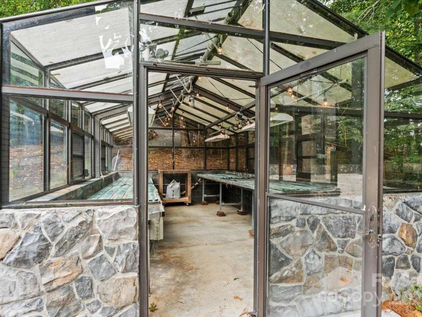 16 Royal Vista Way, Granite Falls, NC 28630.  MLS# CAR4285044, YatesRealty ID 31475. Greenhouse