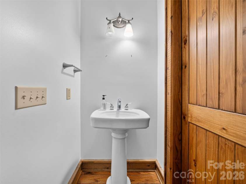 47 Falls Crossing Road, Burnsville, NC 28714.  MLS# CAR4393417, YatesRealty ID 31476. 