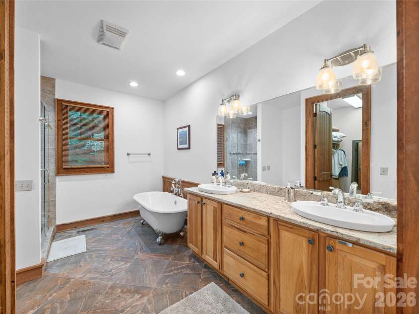 47 Falls Crossing Road, Burnsville, NC 28714.  MLS# CAR4393417, YatesRealty ID 31476. DBL SINKS AND SOAKER TUB