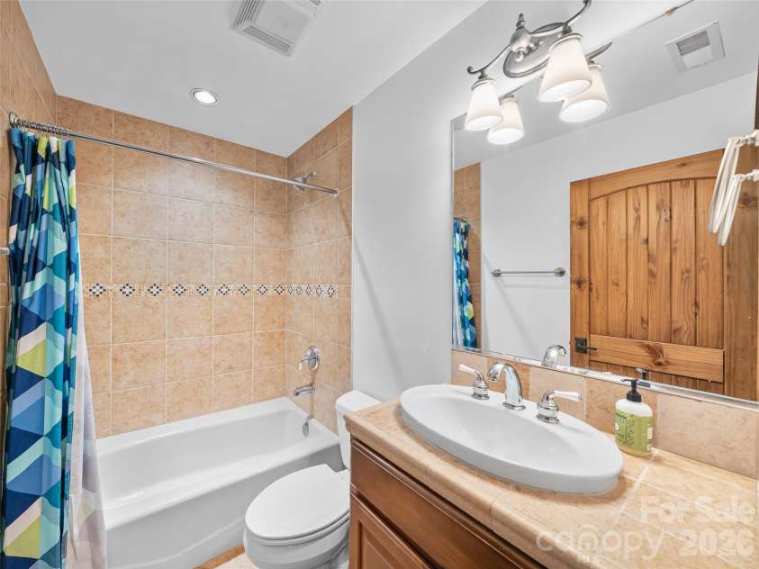47 Falls Crossing Road, Burnsville, NC 28714.  MLS# CAR4393417, YatesRealty ID 31476. FULLBATH - LOWER LEVEL