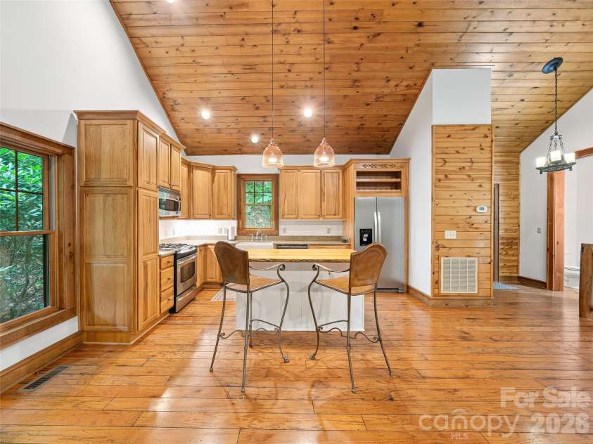 47 Falls Crossing Road, Burnsville, NC 28714.  MLS# CAR4393417, YatesRealty ID 31476. KITCHEN - GREAT FOR ENTERTAINING