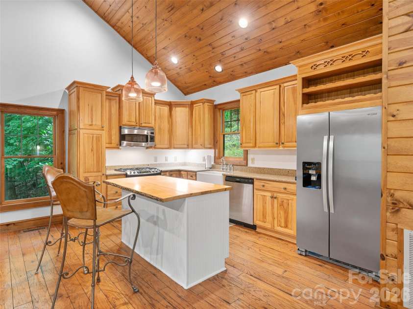 47 Falls Crossing Road, Burnsville, NC 28714.  MLS# CAR4393417, YatesRealty ID 31476. KITCHEN ISLAND