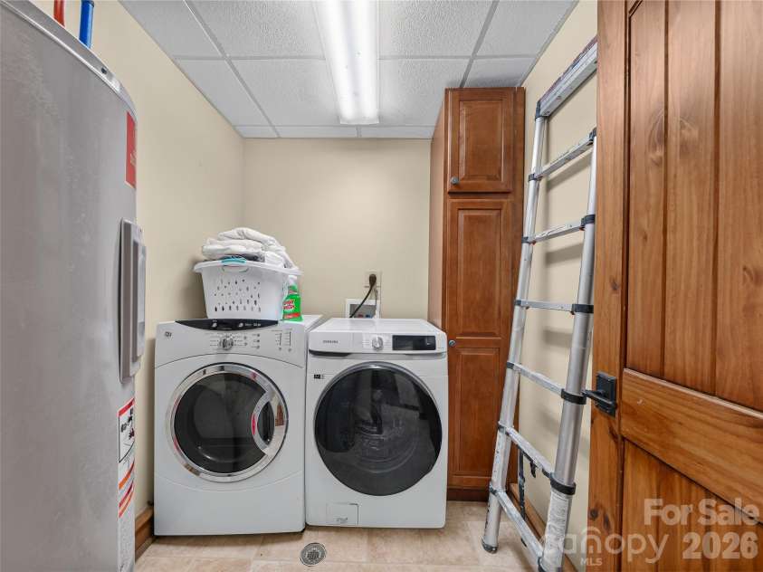 47 Falls Crossing Road, Burnsville, NC 28714.  MLS# CAR4393417, YatesRealty ID 31476. LAUNDRY ROOM - LOWER LEVEL