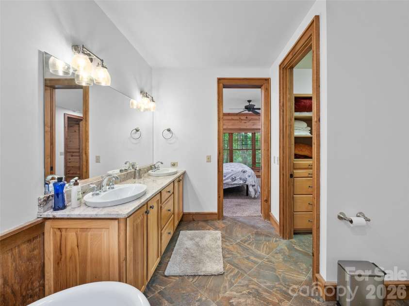 47 Falls Crossing Road, Burnsville, NC 28714.  MLS# CAR4393417, YatesRealty ID 31476. OVERSIZED - ENSUITE