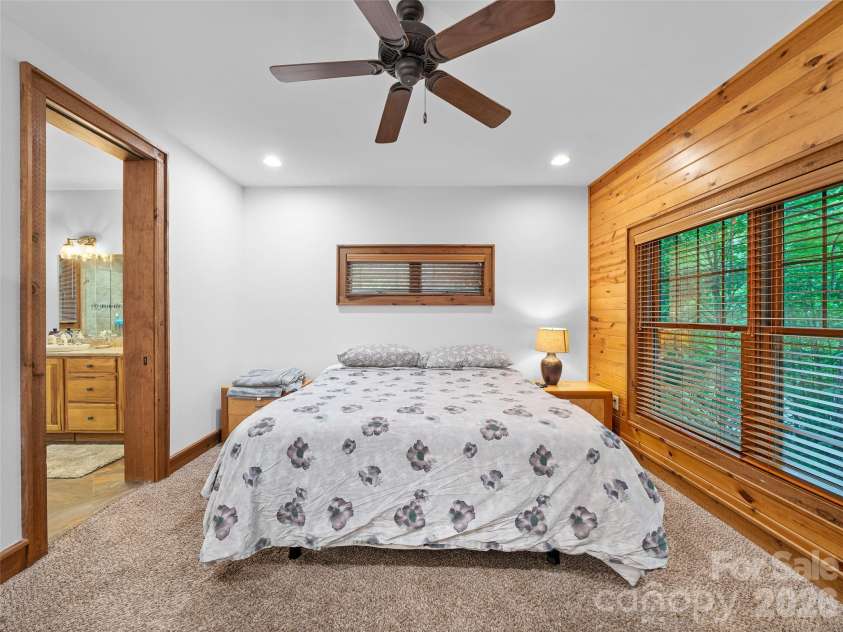 47 Falls Crossing Road, Burnsville, NC 28714.  MLS# CAR4393417, YatesRealty ID 31476. PRIMARY BDRM - MAIN LEVEL