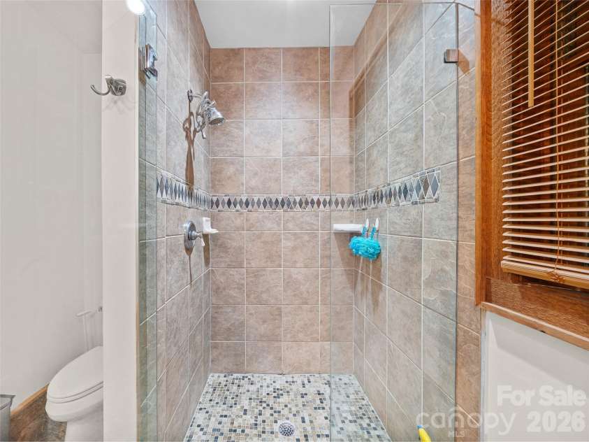 47 Falls Crossing Road, Burnsville, NC 28714.  MLS# CAR4393417, YatesRealty ID 31476. PRIMARY - SHOWER