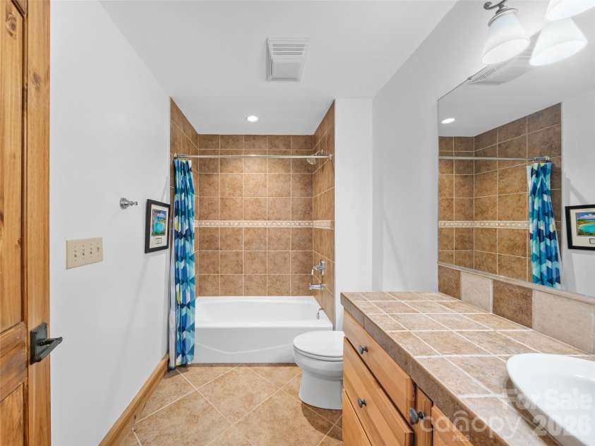 47 Falls Crossing Road, Burnsville, NC 28714.  MLS# CAR4393417, YatesRealty ID 31476. SECOND ENSUITE - LOWER LEVEL