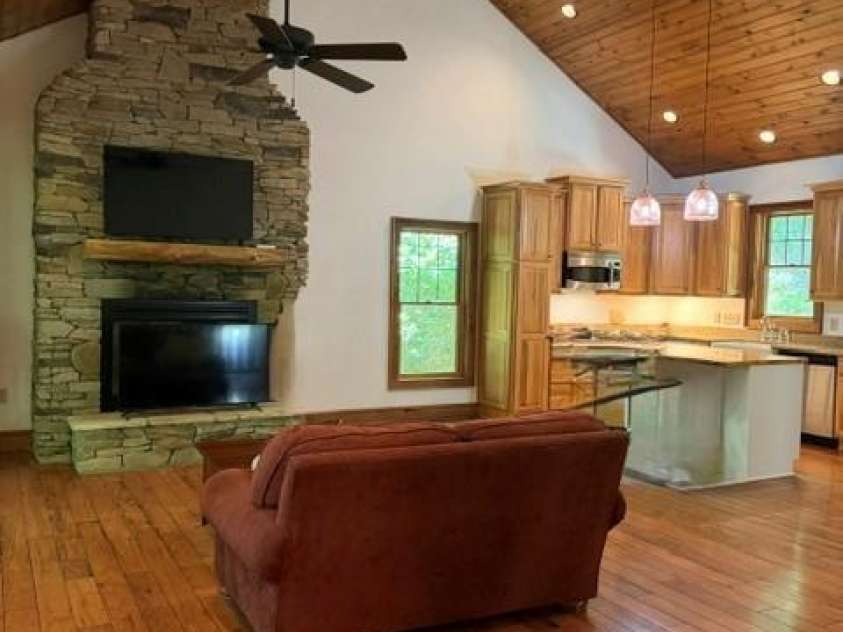 47 Falls Crossing Road, Burnsville, NC 28714.  MLS# CAR4393417, YatesRealty ID 31476. VAULTED CEILINGS