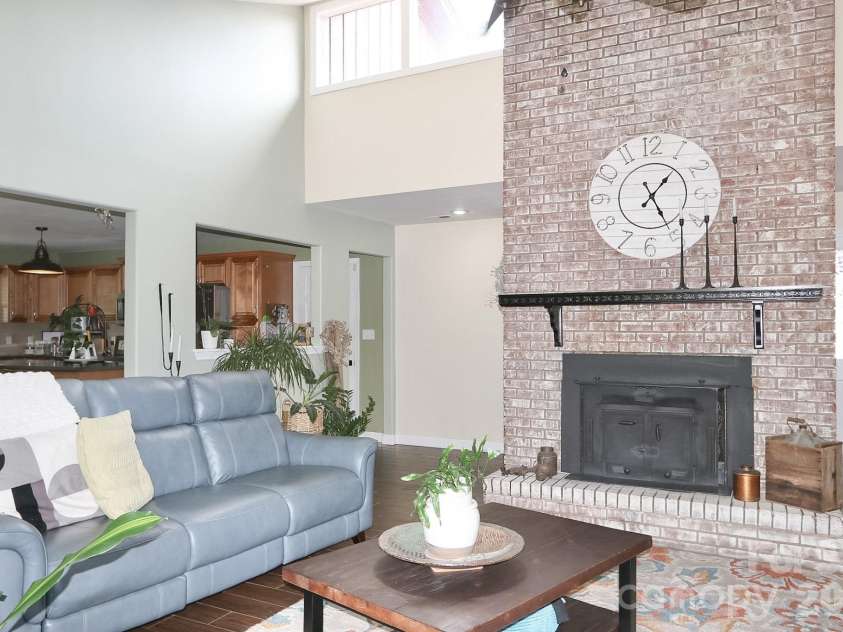 4220 Mae-Len Drive, Winston Salem, NC 27107.  MLS# CAR4394128, YatesRealty ID 31478. 