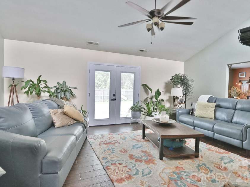 4220 Mae-Len Drive, Winston Salem, NC 27107.  MLS# CAR4394128, YatesRealty ID 31478. 