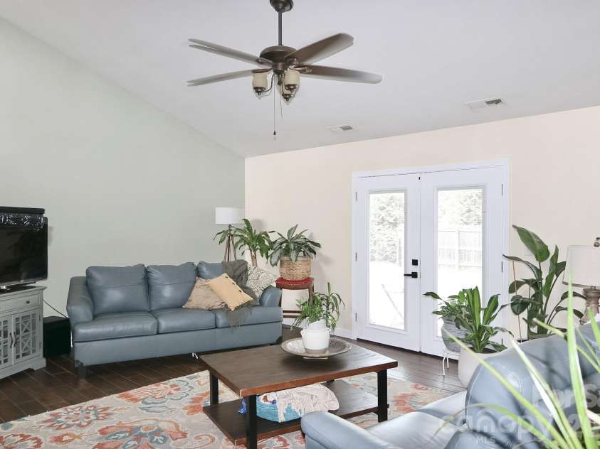 4220 Mae-Len Drive, Winston Salem, NC 27107.  MLS# CAR4394128, YatesRealty ID 31478. 