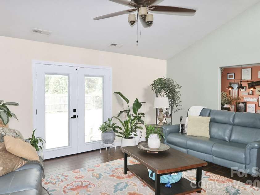 4220 Mae-Len Drive, Winston Salem, NC 27107.  MLS# CAR4394128, YatesRealty ID 31478. 