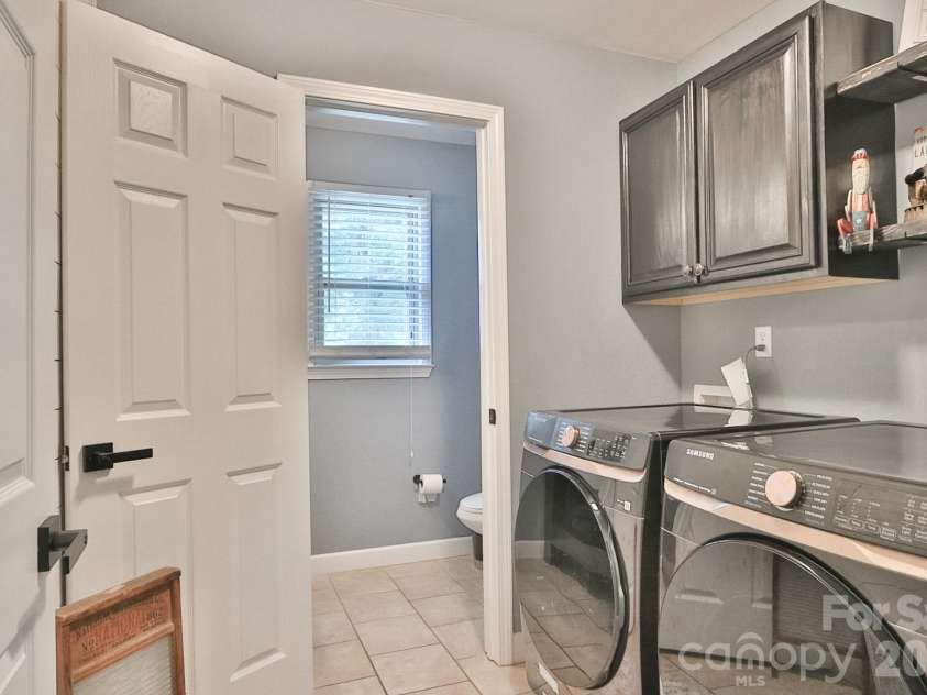 4220 Mae-Len Drive, Winston Salem, NC 27107.  MLS# CAR4394128, YatesRealty ID 31478. 