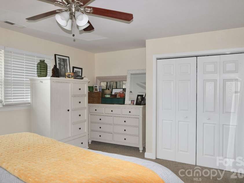4220 Mae-Len Drive, Winston Salem, NC 27107.  MLS# CAR4394128, YatesRealty ID 31478. 