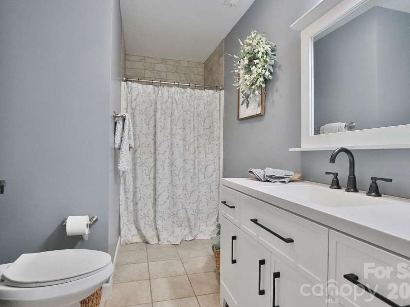 4220 Mae-Len Drive, Winston Salem, NC 27107.  MLS# CAR4394128, YatesRealty ID 31478. 