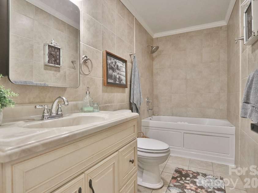 4220 Mae-Len Drive, Winston Salem, NC 27107.  MLS# CAR4394128, YatesRealty ID 31478. 