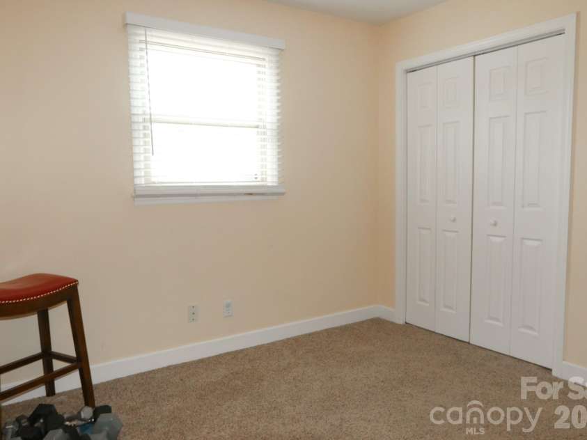 4220 Mae-Len Drive, Winston Salem, NC 27107.  MLS# CAR4394128, YatesRealty ID 31478. 