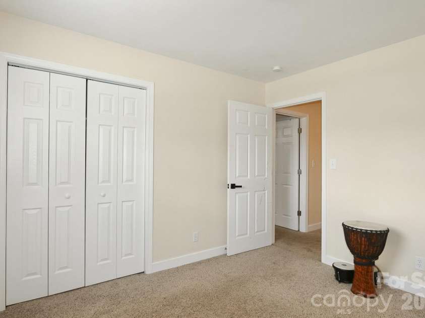 4220 Mae-Len Drive, Winston Salem, NC 27107.  MLS# CAR4394128, YatesRealty ID 31478. 