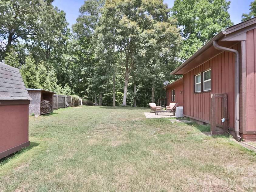 4220 Mae-Len Drive, Winston Salem, NC 27107.  MLS# CAR4394128, YatesRealty ID 31478. 