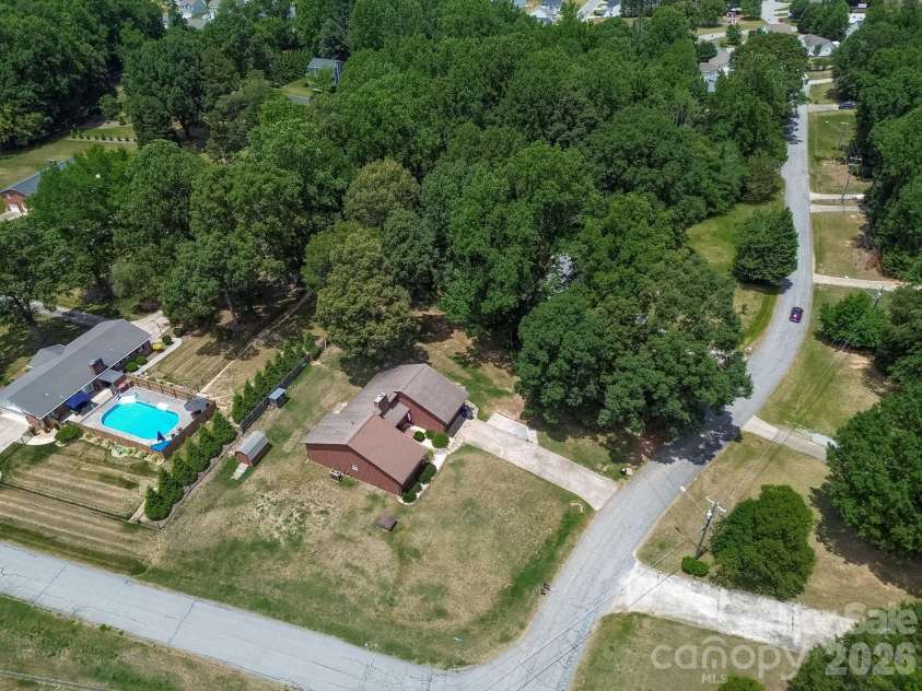 4220 Mae-Len Drive, Winston Salem, NC 27107.  MLS# CAR4394128, YatesRealty ID 31478. 