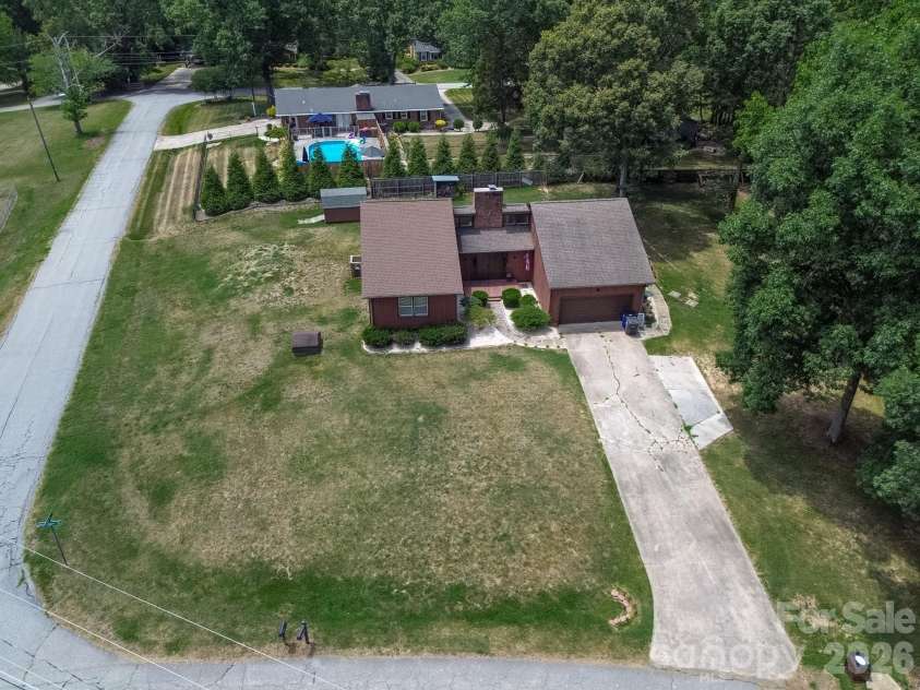 4220 Mae-Len Drive, Winston Salem, NC 27107.  MLS# CAR4394128, YatesRealty ID 31478. 
